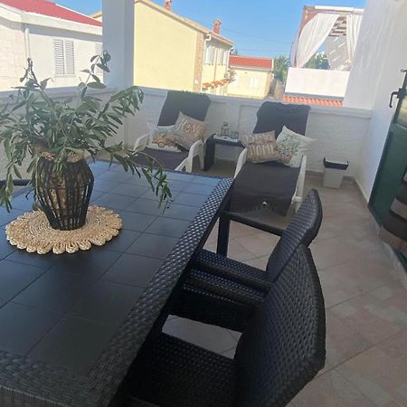 Oguic Apartman Паг Екстер'єр фото