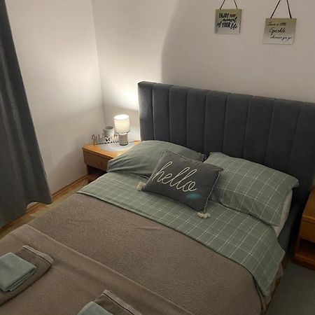 Oguic Apartman Паг Екстер'єр фото